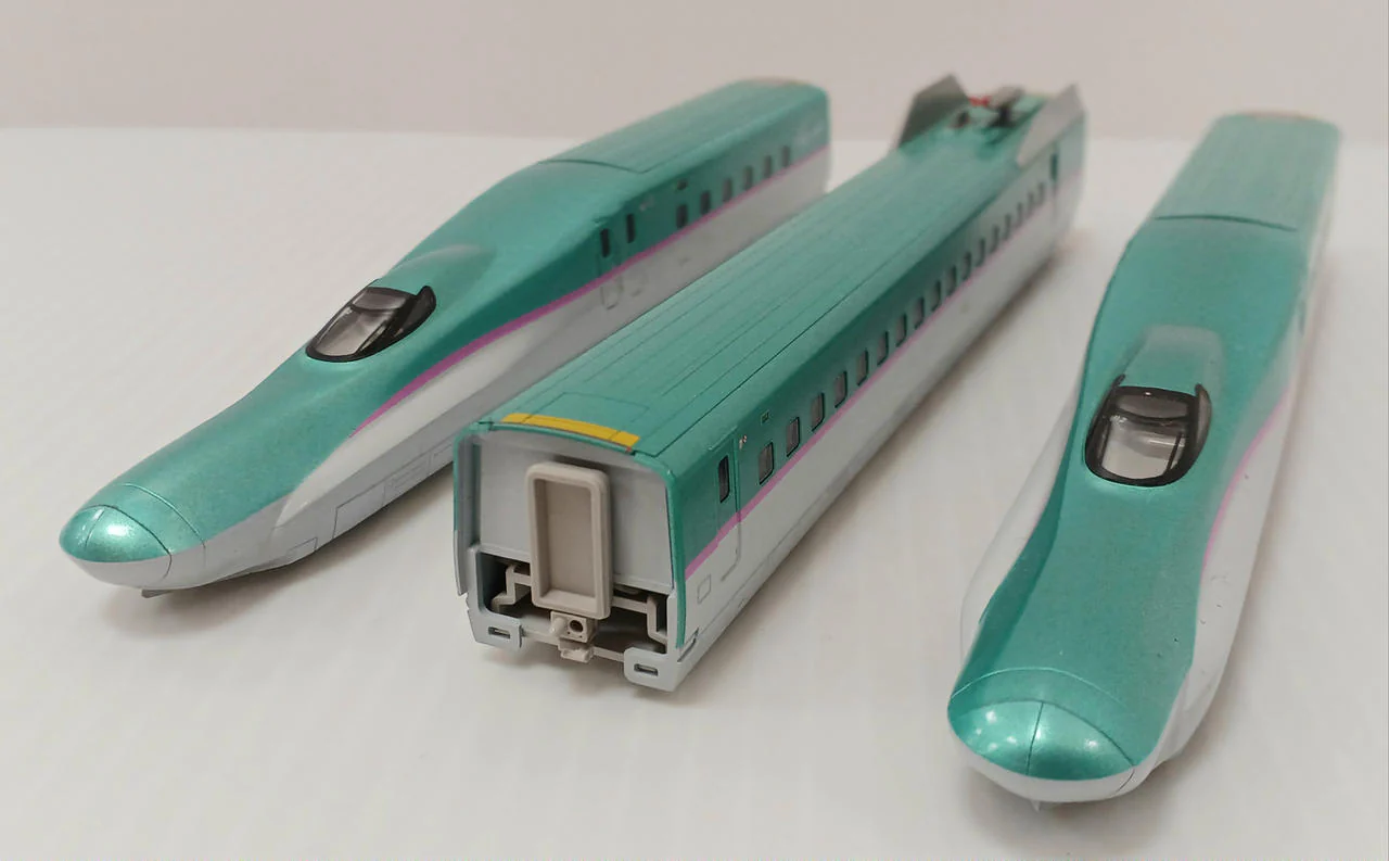 KATO N Gauge Model Train E5 Series Shinkansen Hayabusa - Image 8