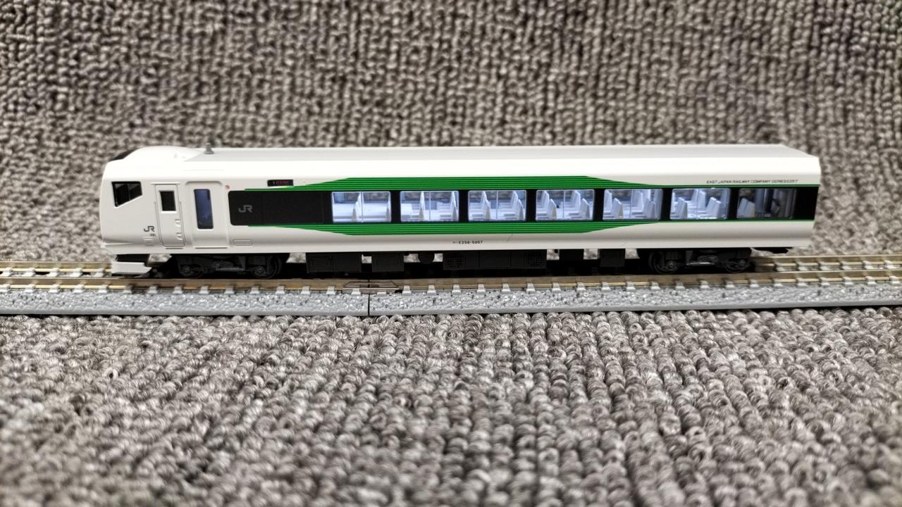 KATO N Gauge Set E257 Series 5000 Subseries 9-Car Set - Image 3