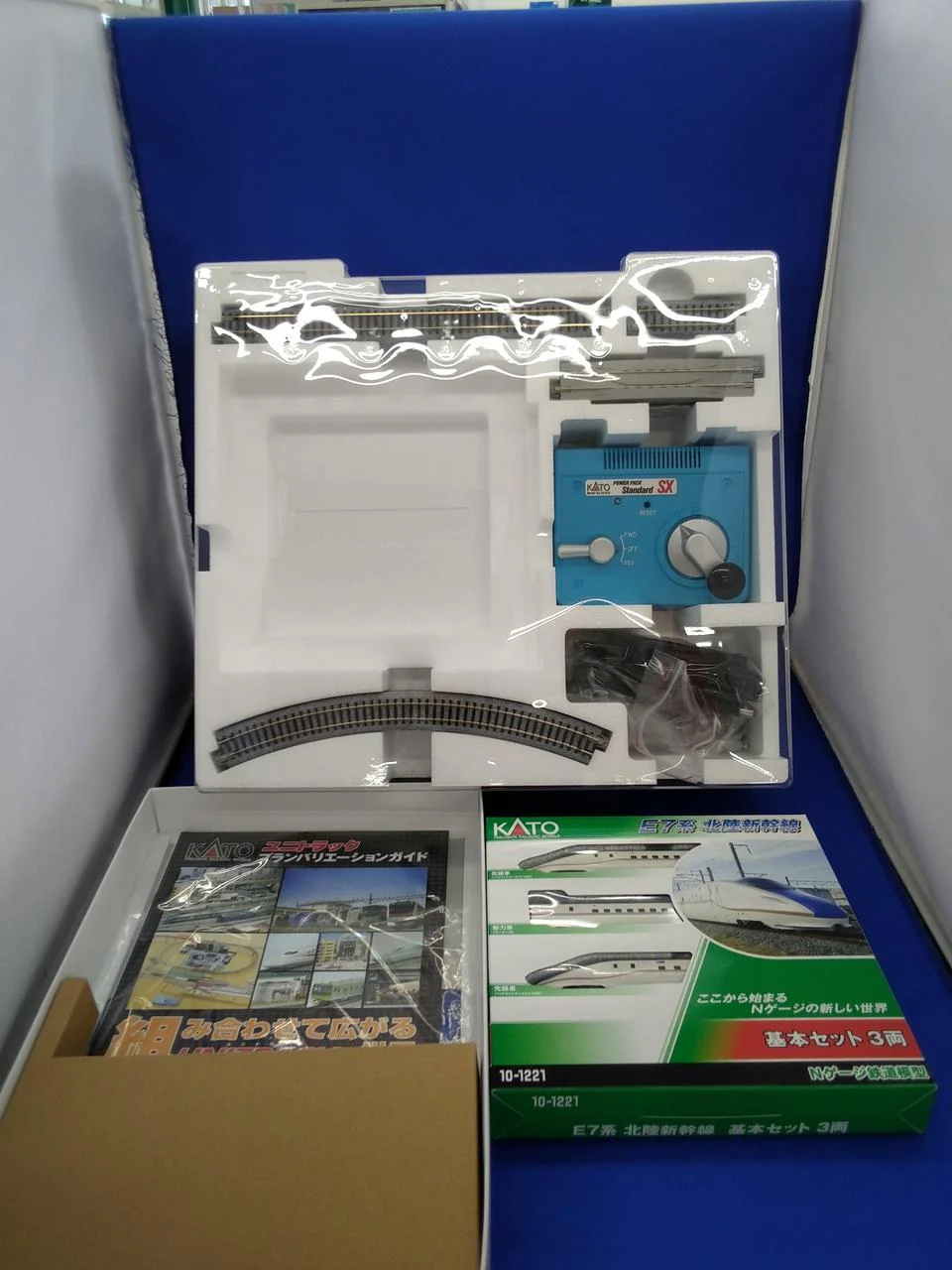 KATO N Gauge Starter Set E7 Series <Hokuriku Shinkansen> 10-022 - Image 17
