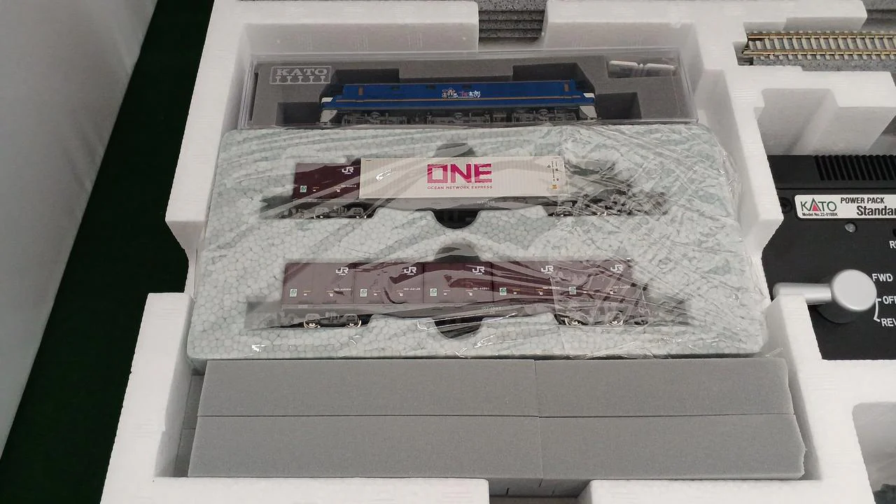 KATO N Gauge Starter Set EF210 Container Train 10-020 - Image 4