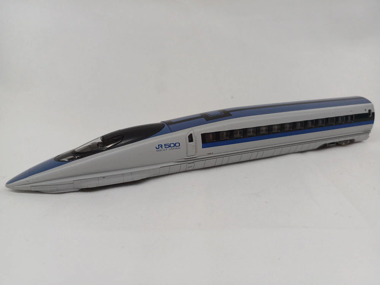 KATO N Gauge Starter Set Special 500 Series Shinkansen [Nozomi] - Image 16