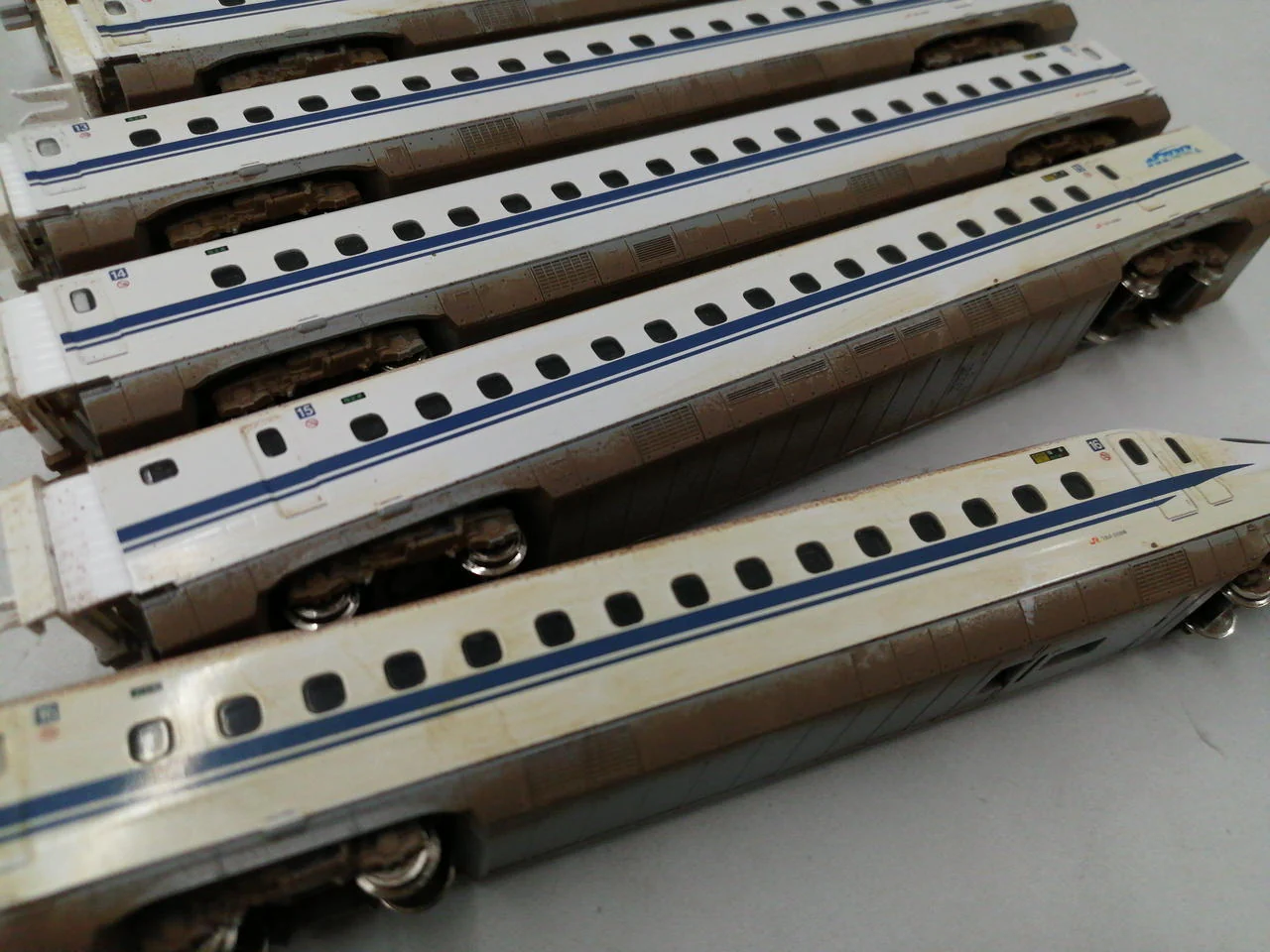 KATO N700 Series 2000 Subseries Shinkansen 8-Car Basic Set N700-2000 - Image 9