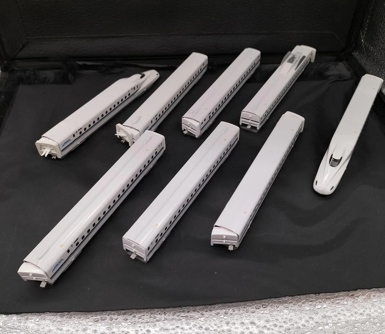 KATO N700 Series Shinkansen 8-Car Basic Set 10-1817 - Image 10