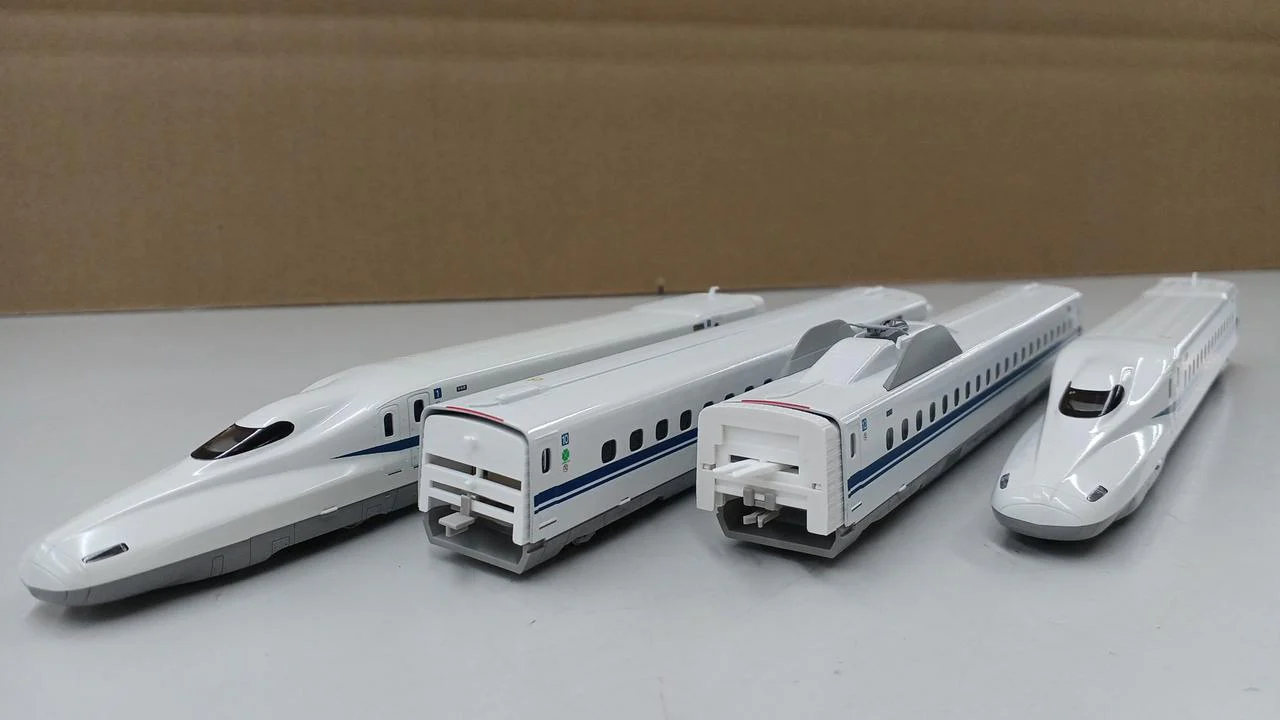 KATO N700 Series Shinkansen Nozomi 10-547 - Image 3