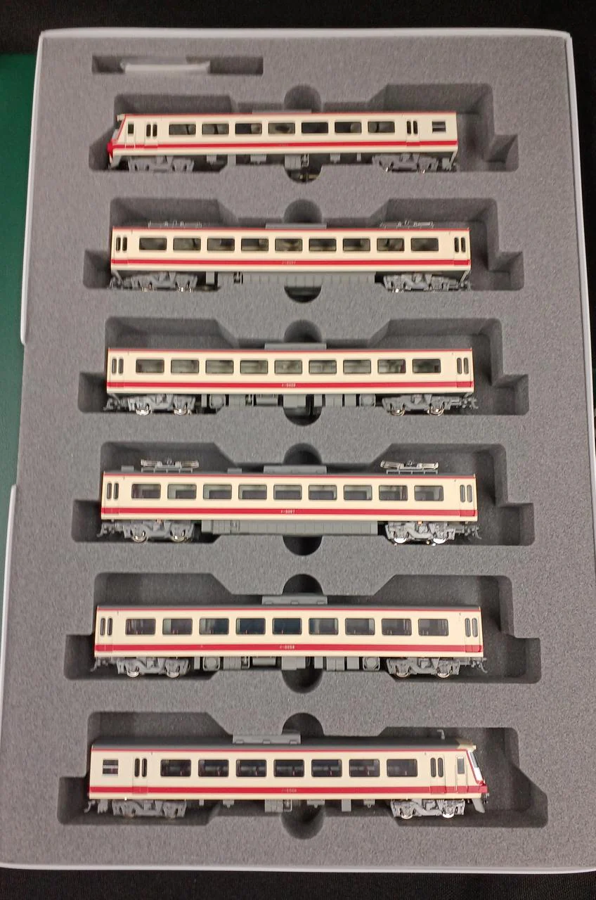 KATO Seibu Railway 5000 Series 'Red Arrow' 10-1207 - Image 6