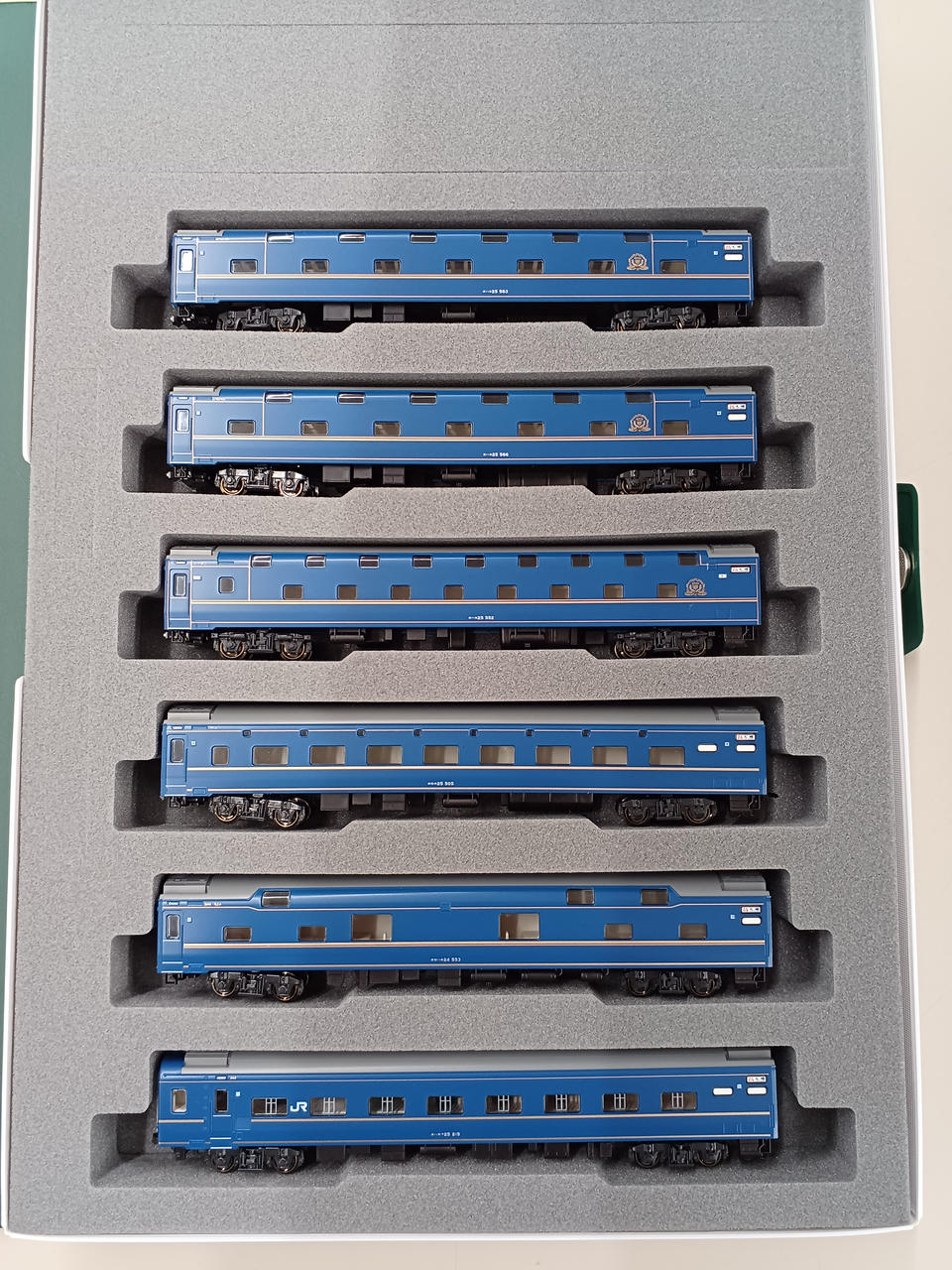 KATO Sleeper Limited Express 'Hokutosei' 6-Car Expansion Set 10-832 24 Series - Image 4