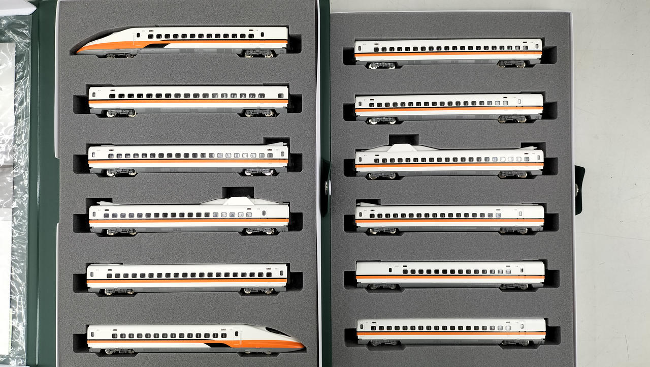 KATO Taiwan Shinkansen 700T Basic 6-Car & Additional 6-Car Set 10-1476 & 10-1477
