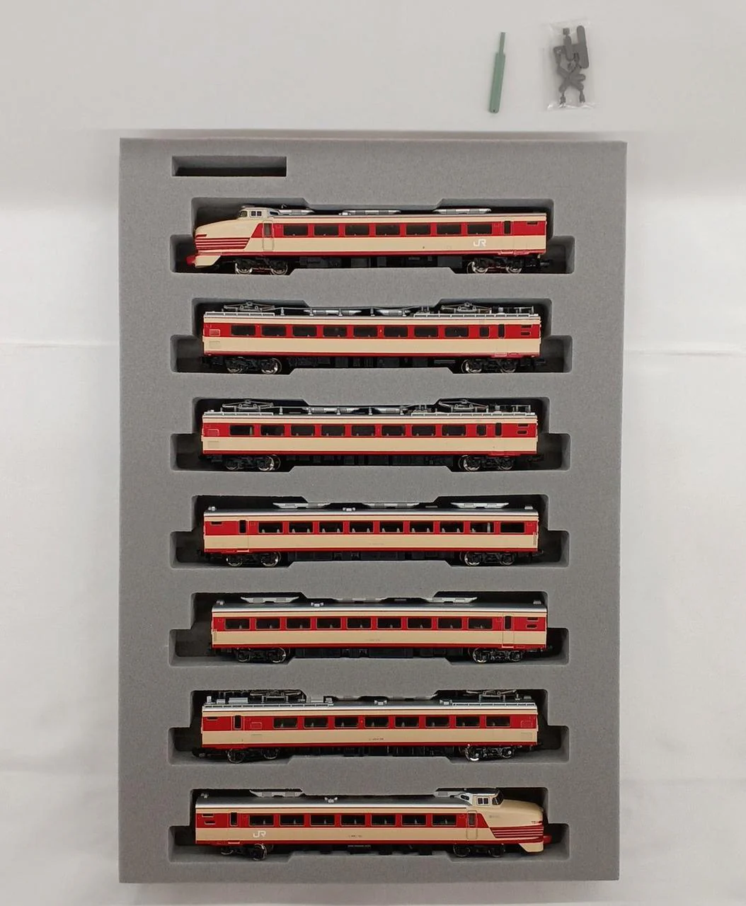 KATO Train & Rail Set 10-413 183 Series 1000 Subseries Basic 7-Car Set - Image 2