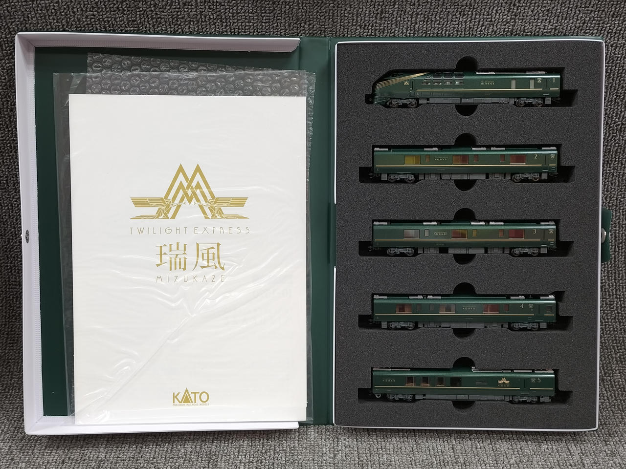 KATO TWILIGHTEXPRESS Mizukaze 10-Car Set 10-1570 - Image 5