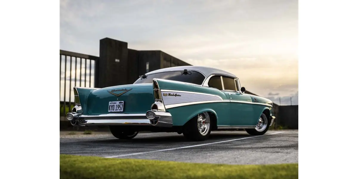 Kyosho 34433T1C FAZER Mk2 FZ02L 1957 Chevy Bel Air Coupe Tropical Turquoise (RTR) - Image 9