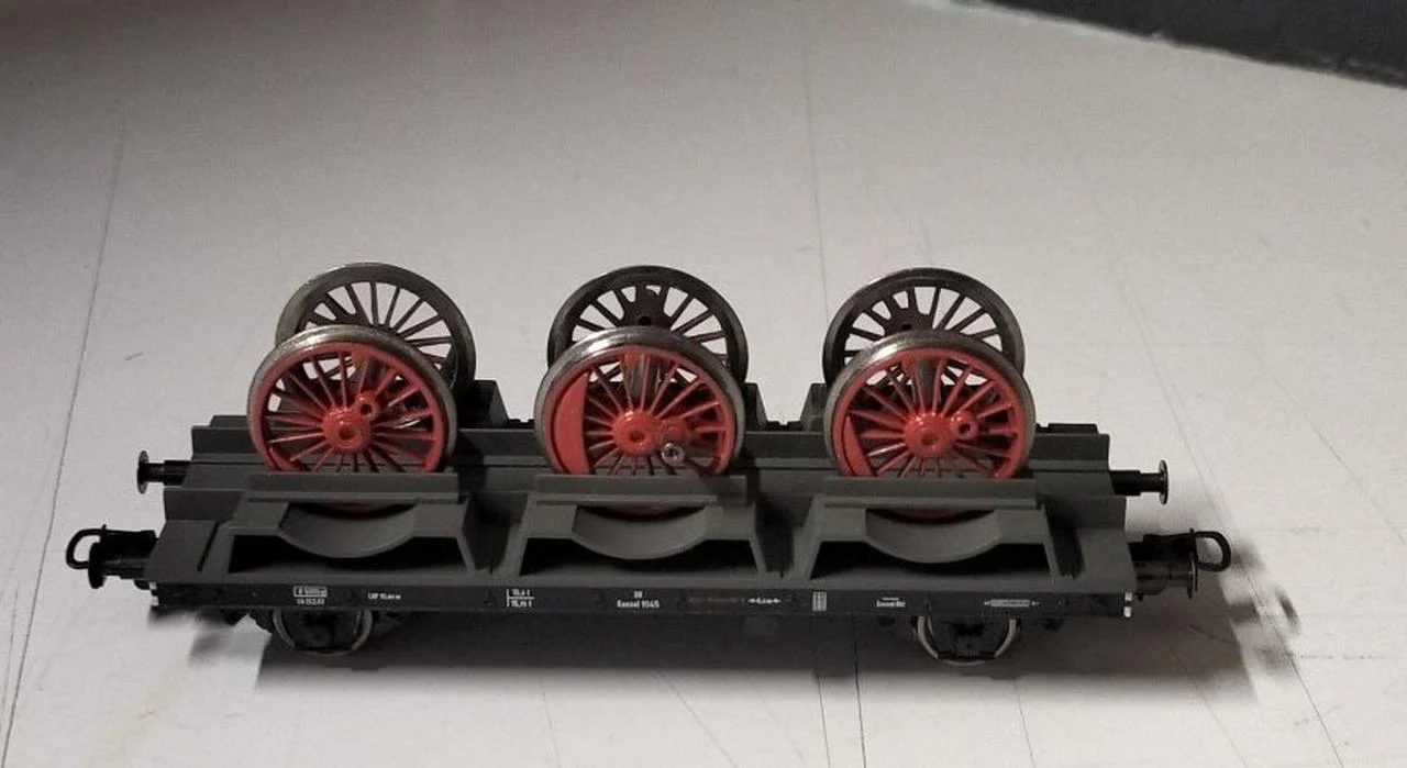 LILLIPUT HO gauge FLAT WAGEN WITH LOCO WHEEL LOCO - Image 9