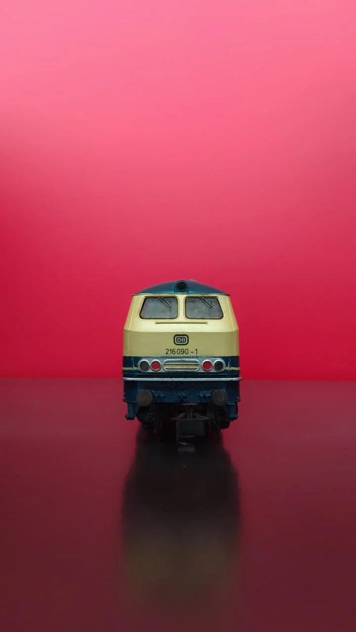 Märklin HO Gauge German Federal Railways Electric Locomotive BR216 - Image 5