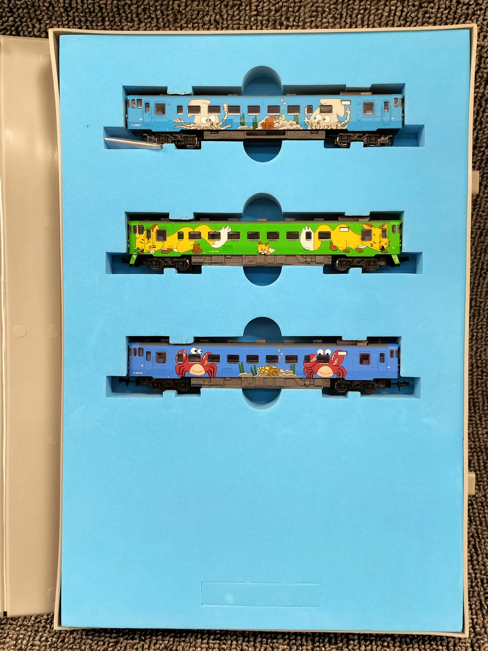 MICRO ACE KiHa 40 Series 700 Subseries Northern Fox, Squid, Crab Painted 3-Car Set A-5933 - Image 12