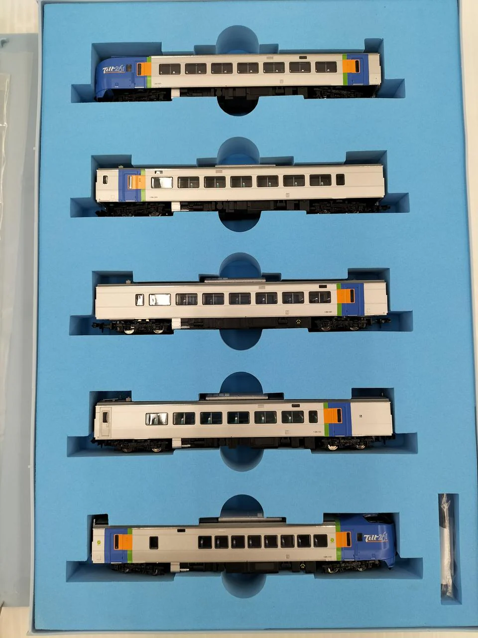 Microace KiHa 261 Series 1000 Subseries Limited Express Super Tokachi 5-Car Set A-8673 - Image 5
