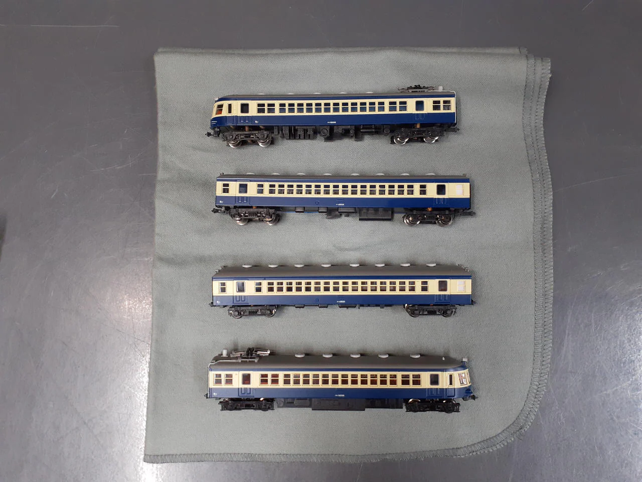 Microace N Gauge A-0085 JNR Series 52 Suka Color 4-Car Set - Image 4
