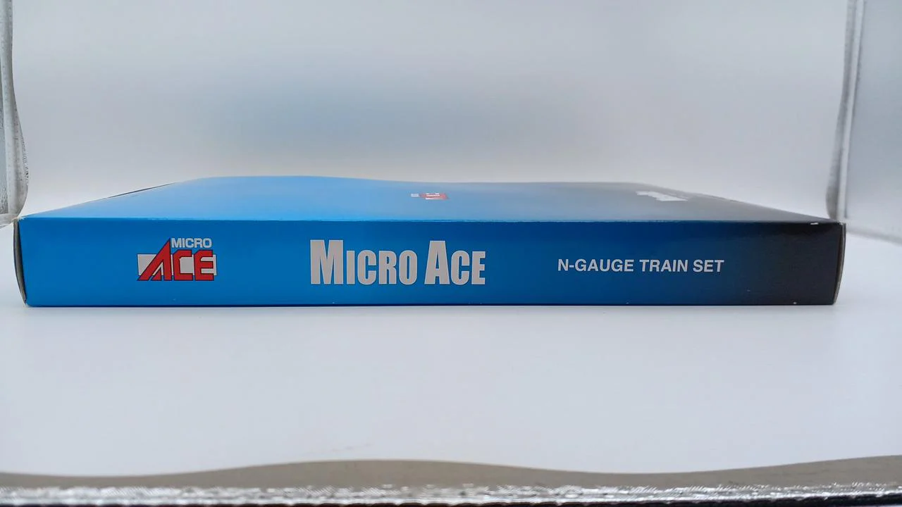Microace N Gauge Limited Express Color Limited Express Shiosai 8-Car Set - Image 4