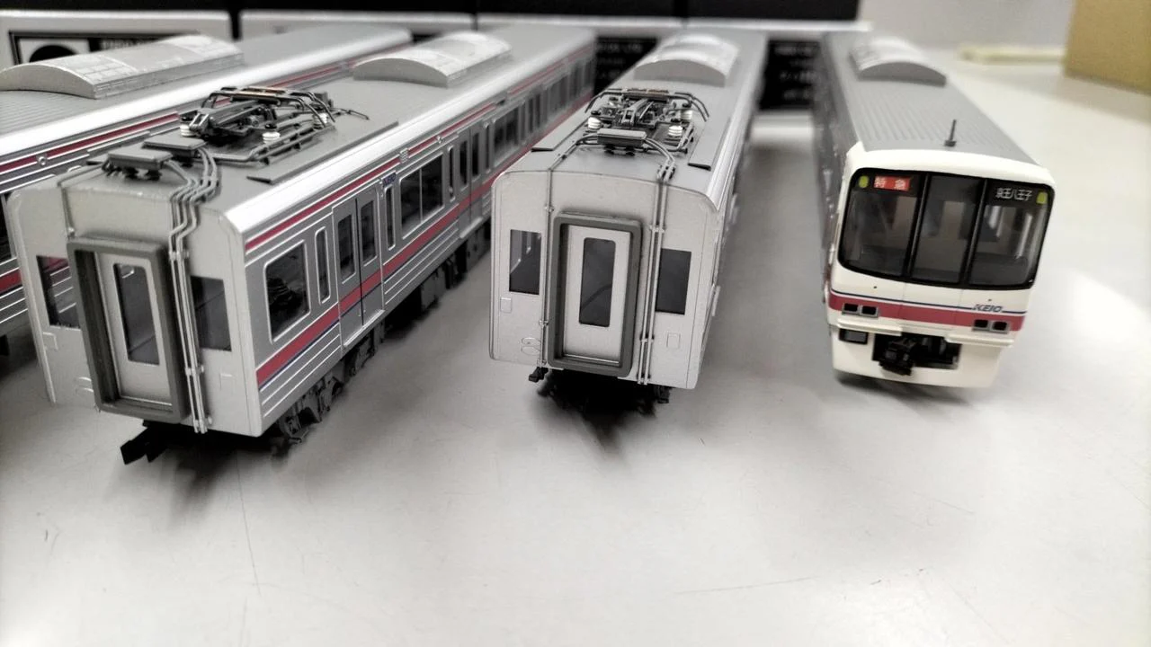 Pea HO Keio 8000 Series 4 cars - Image 8