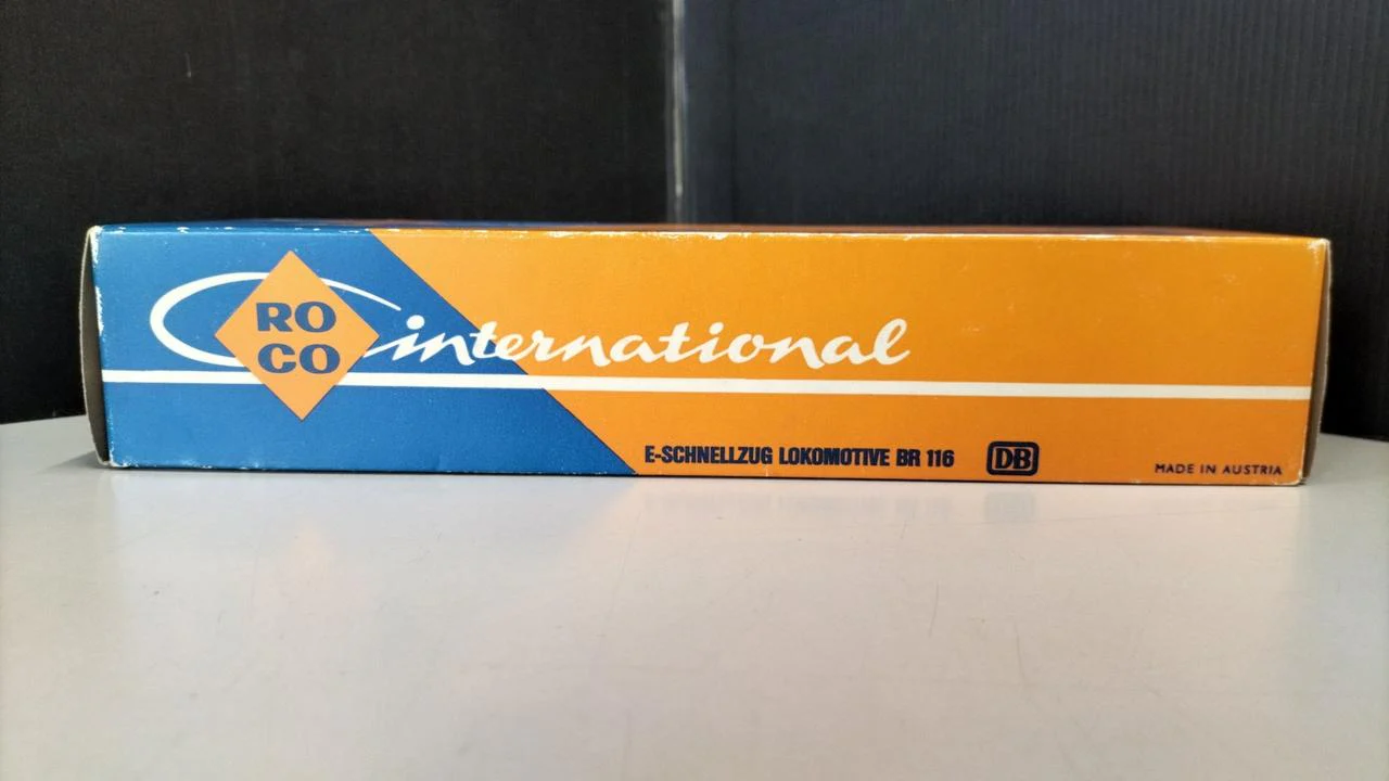 ROCO HO Gauge ELECTRIC EXPRESS TRAIN LOCOMOTIVE BR 116 - Image 2