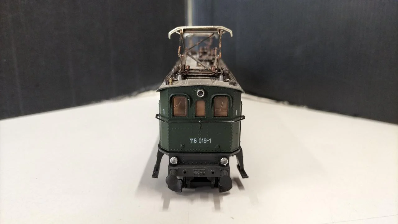 ROCO HO Gauge ELECTRIC EXPRESS TRAIN LOCOMOTIVE BR 116 - Image 7