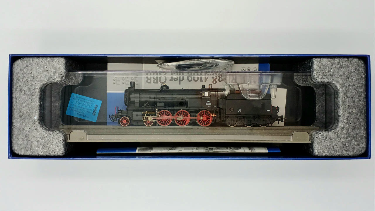 ROCO Steam Locomotive Austrian Federal Railway Steam Locomotive - Image 2