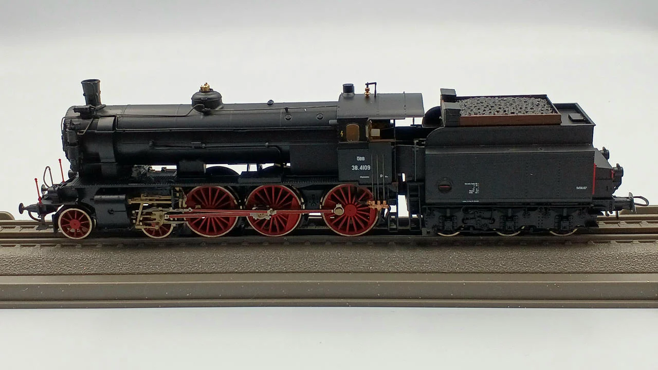 ROCO Steam Locomotive Austrian Federal Railway Steam Locomotive - Image 3