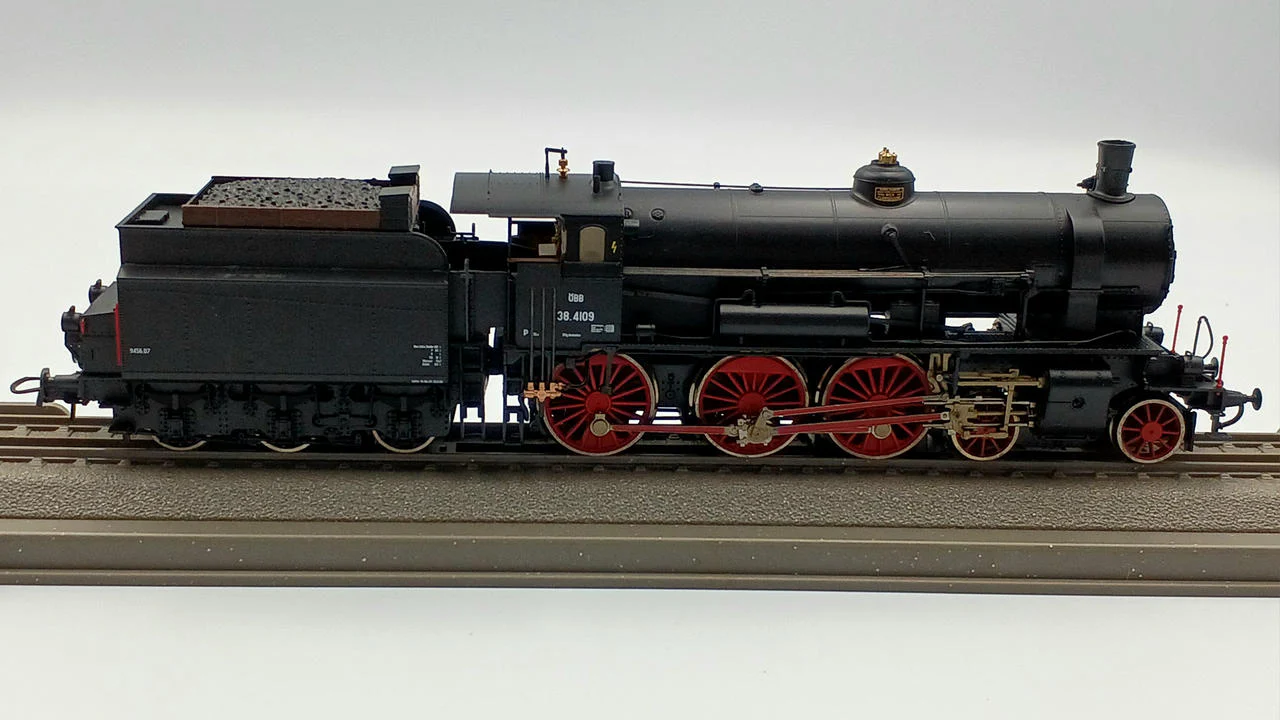 ROCO Steam Locomotive Austrian Federal Railway Steam Locomotive - Image 4