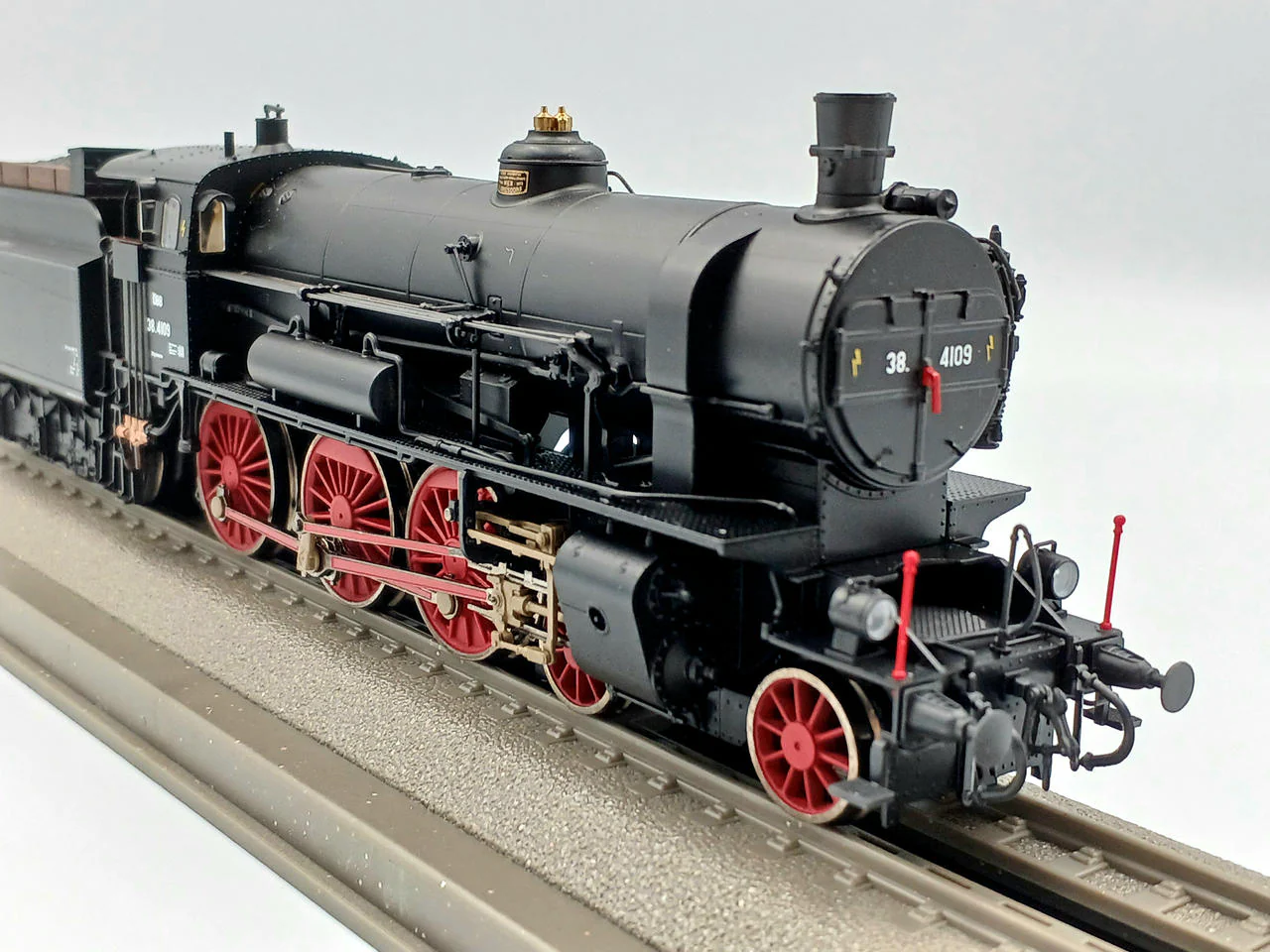ROCO Steam Locomotive Austrian Federal Railway Steam Locomotive - Image 5