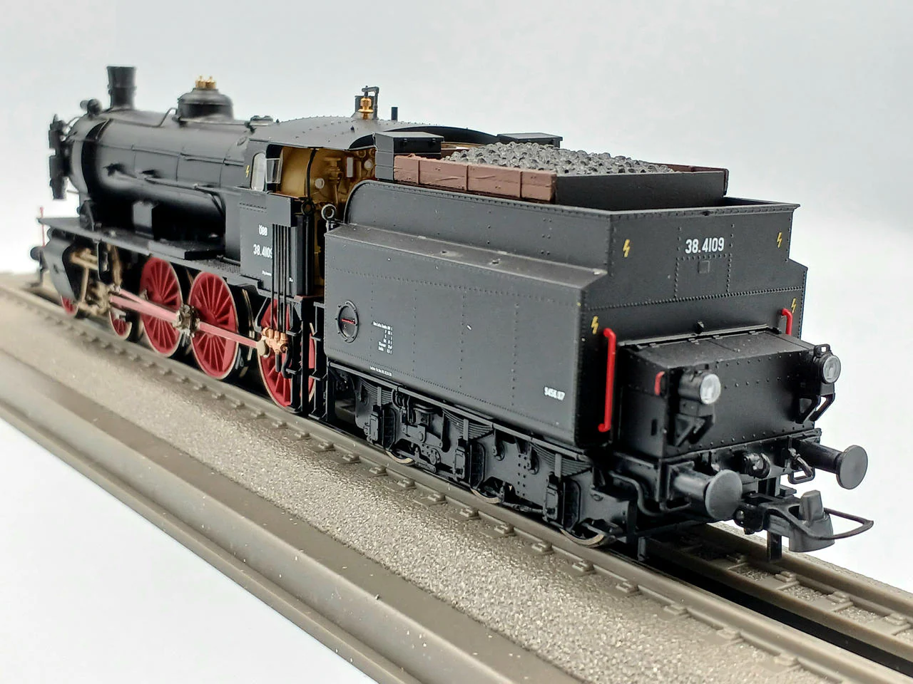 ROCO Steam Locomotive Austrian Federal Railway Steam Locomotive - Image 6