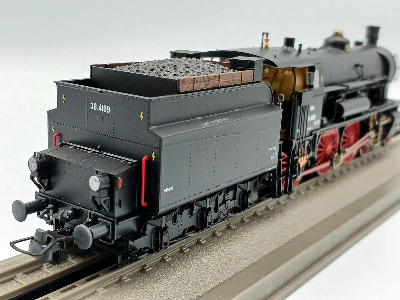 ROCO Steam Locomotive Austrian Federal Railway Steam Locomotive - Image 7