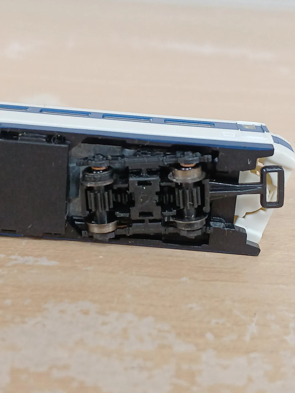 Rokuhan Z Gauge JNR Series 0 Shinkansen Early Model Hikari 4-Car Basic Set - Image 7