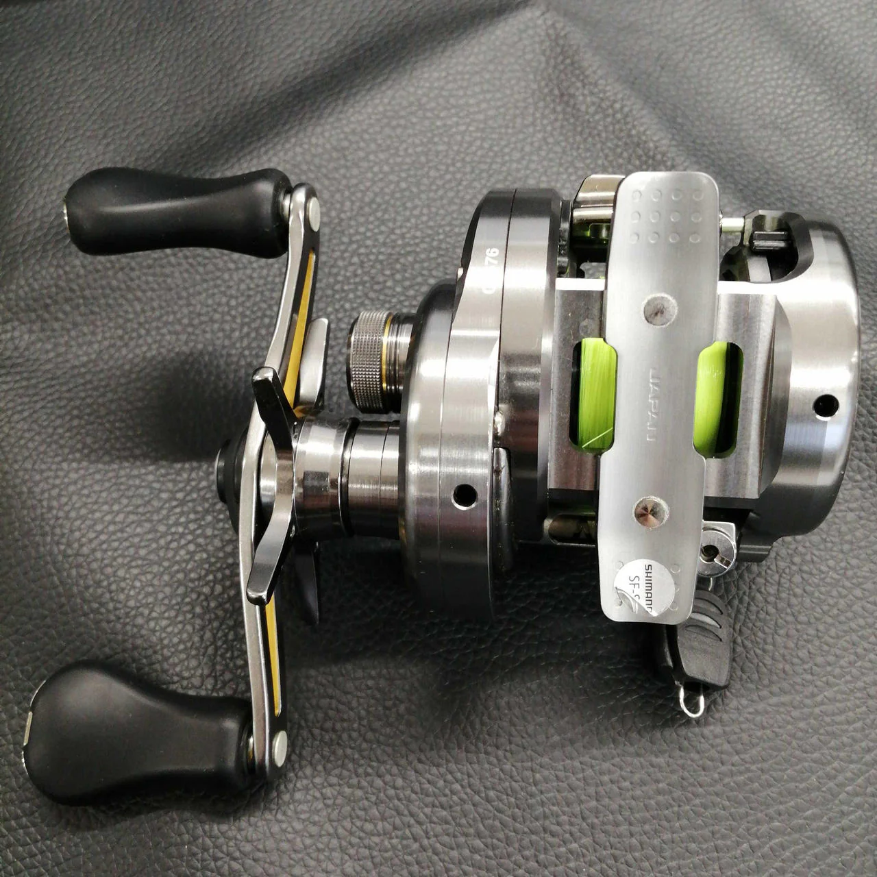 SHIMANO Baitcasting reel 17 CALCUTTA CONQUEST BFG HG LEFT - Image 3