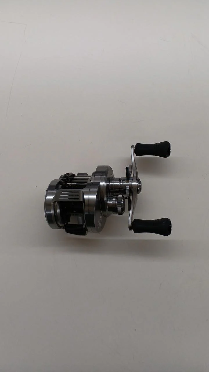 SHIMANO Baitcasting Reel 20 Calcutta Conquest DC