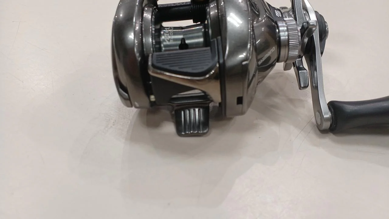 SHIMANO Baitcasting Reel 20 METANIUM - Image 3