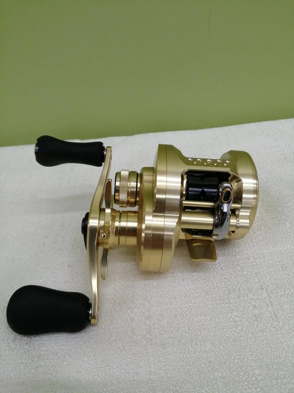 SHIMANO Baitcasting Reel 21 CALCUTTA CONQUEST 100HG - Image 3