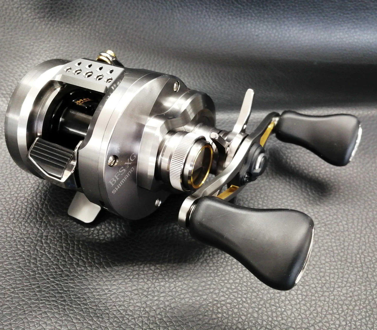 SHIMANO Baitcasting reel 23 CALCUTTA CONQUEST BFS XG