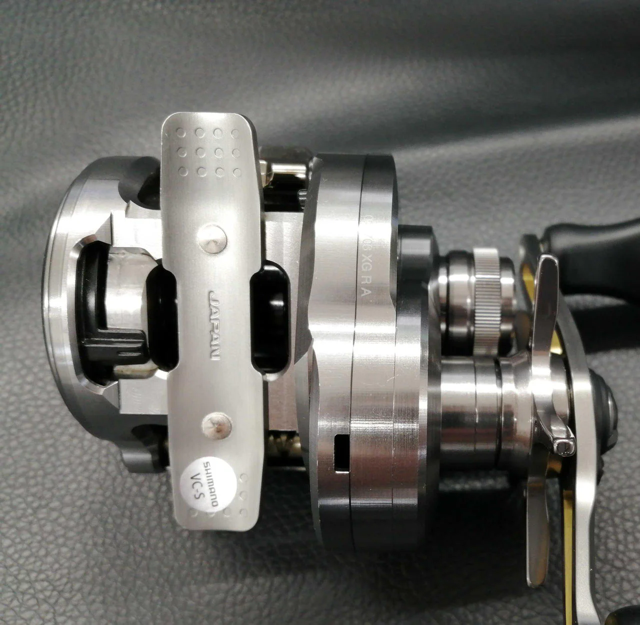 SHIMANO Baitcasting reel 23 CALCUTTA CONQUEST BFS XG - Image 3