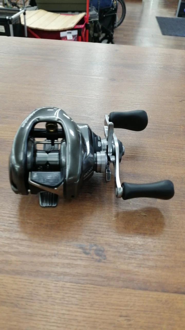 SHIMANO Baitcasting Reel 23 METANIUM 100XG - Image 3