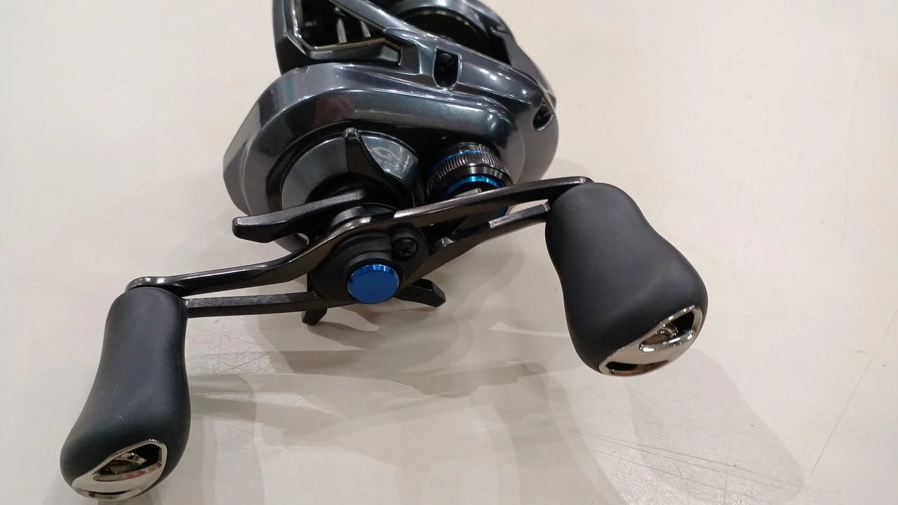 SHIMANO [Condition Note] Baitcasting Reel 24SLX71 - Image 3