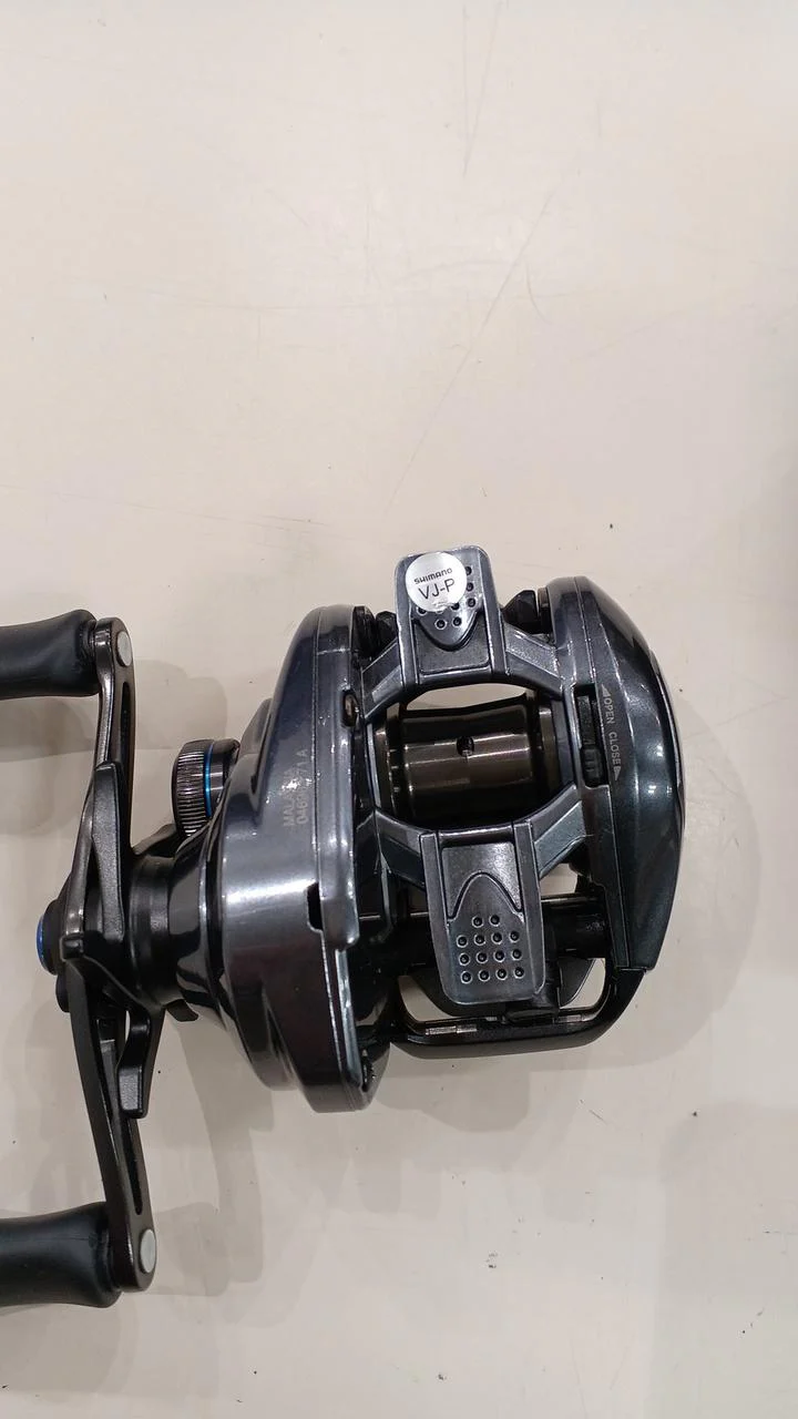SHIMANO [Condition Note] Baitcasting Reel 24SLX71 - Image 6