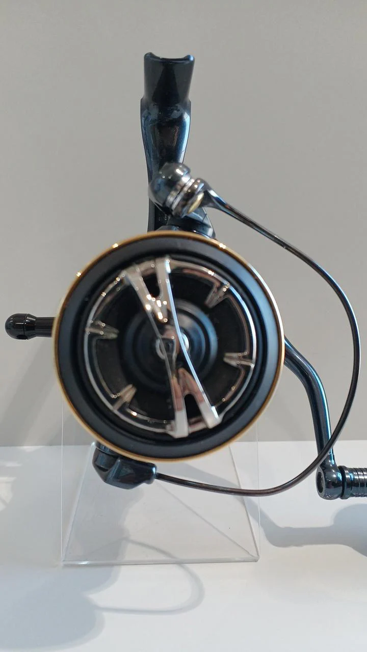 SHIMANO Spinning Reel 17TWIN POWER XD 4000XG - Image 3