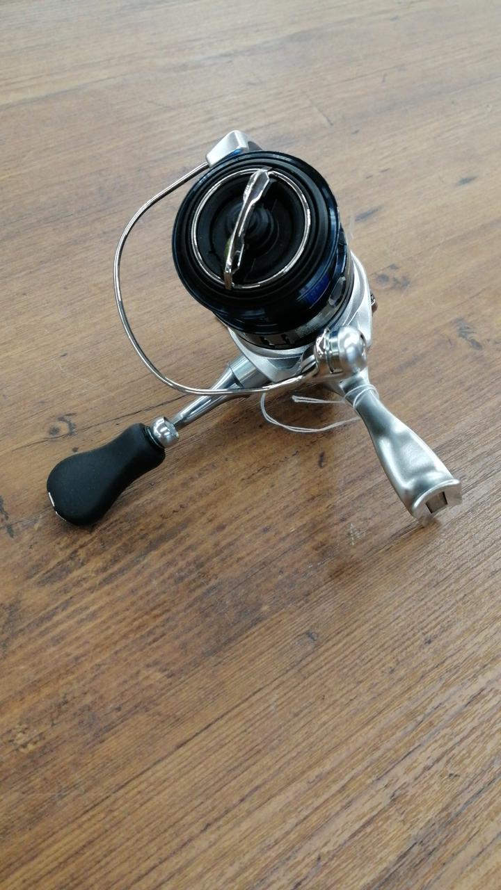 SHIMANO Spinning Reel 19 STRADIC C2000S - Image 2
