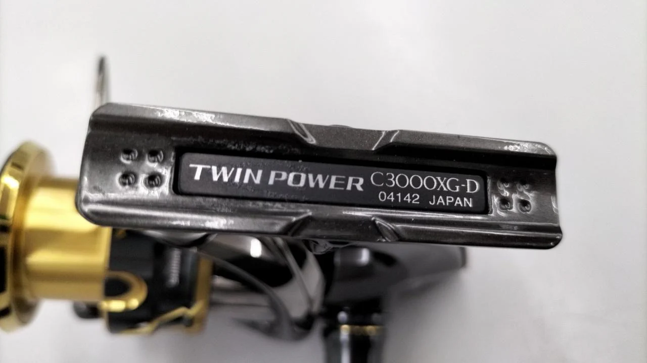 SHIMANO Spinning Reel 20 Twin Power C3000XG-D - Image 2