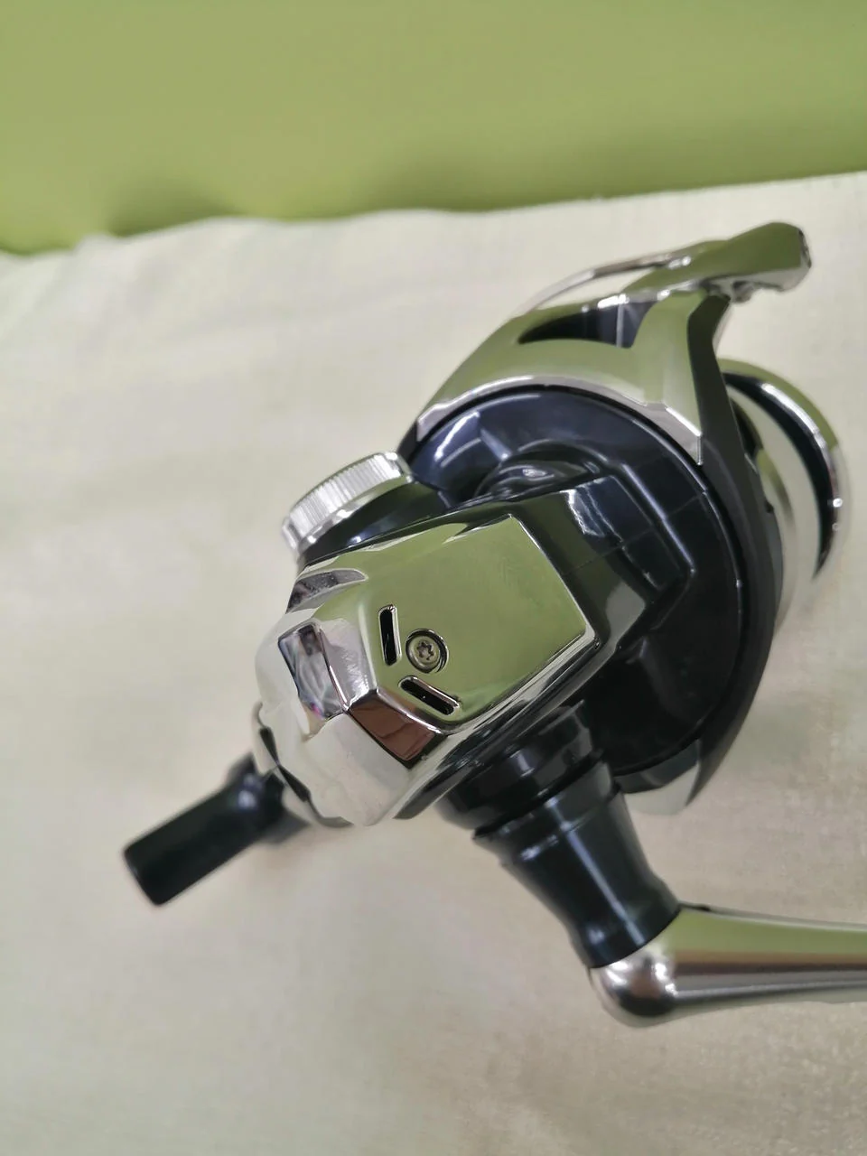 SHIMANO Spinning Reel 21 TWINPOWER SW8000HG - Image 4
