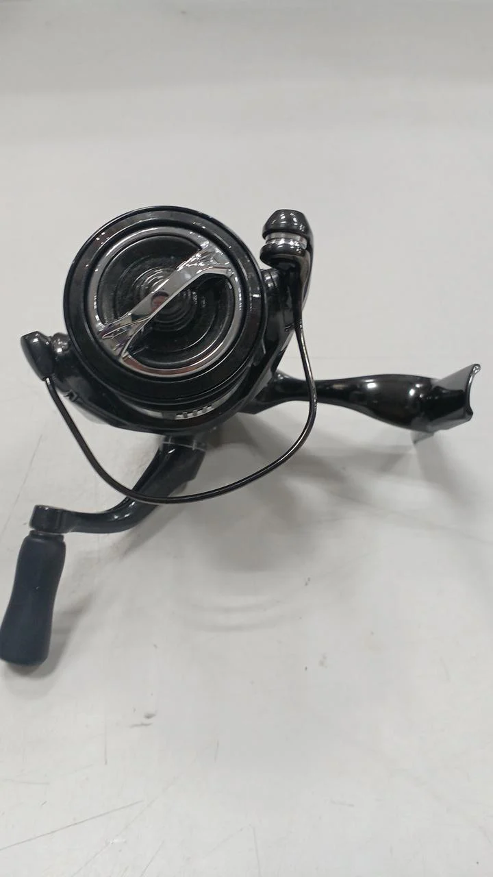 SHIMANO Spinning Reel 23 Vanquish C2000S - Image 3