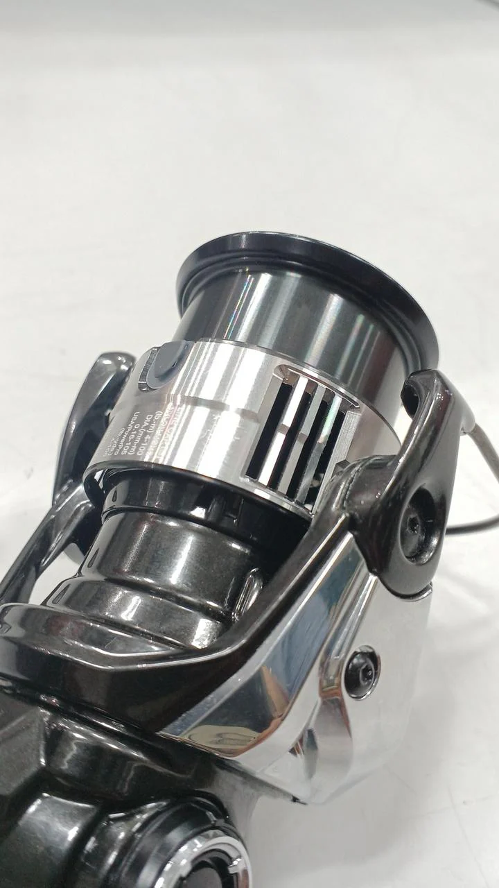 SHIMANO Spinning Reel 23 Vanquish C2000S - Image 5