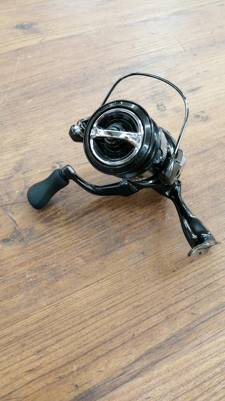 SHIMANO Spinning Reel 23 VANQUISH C2000SHG - Image 2