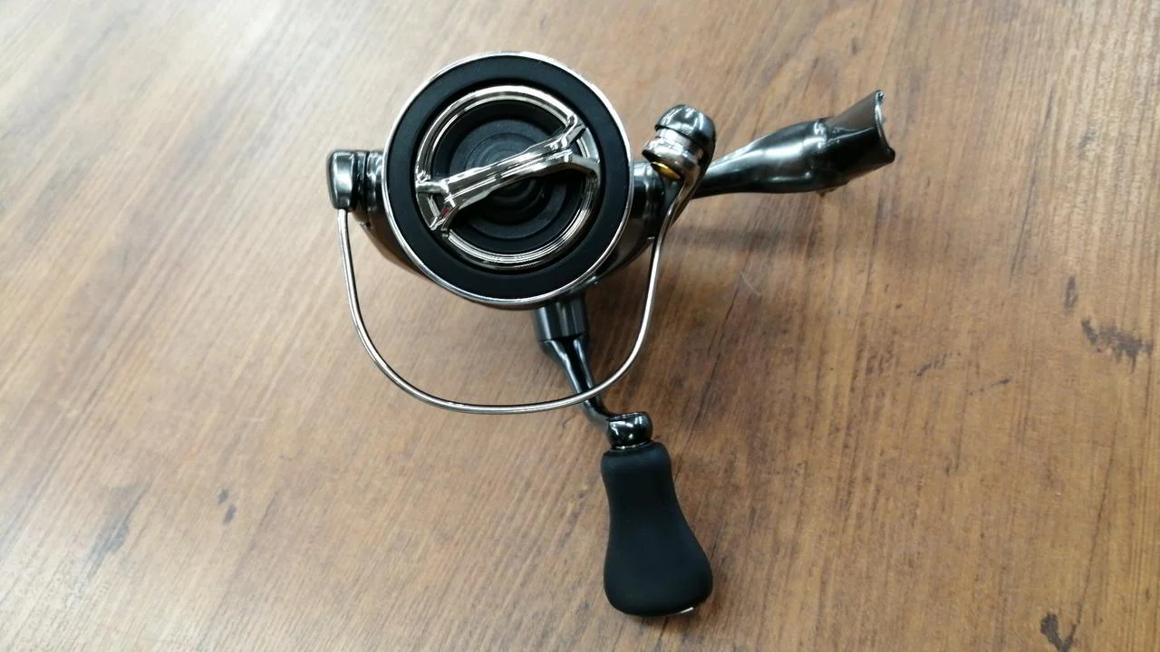 SHIMANO Spinning Reel 24 TWIN POWER C2500SXG - Image 4