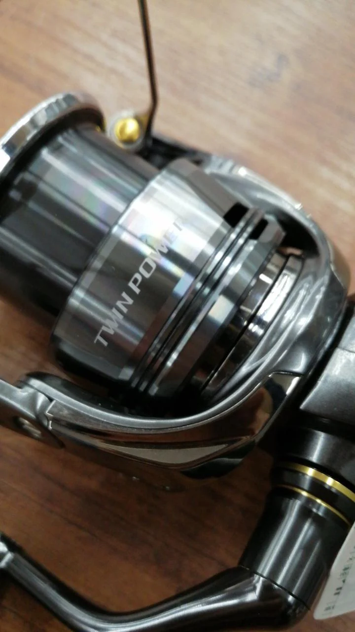 SHIMANO Spinning Reel 24TWIN POWER 4000 MHG - Image 6