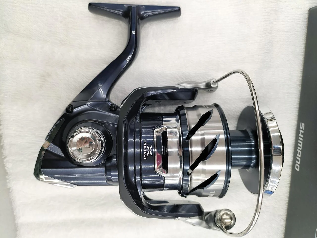 SHIMANO Spinning Reel TWINPOWER SW4000PG - Image 2