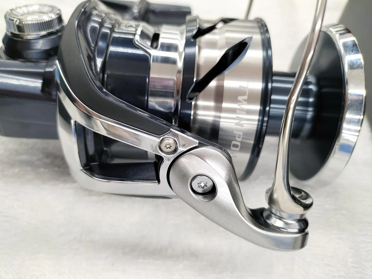 SHIMANO Spinning Reel TWINPOWER SW4000PG - Image 3
